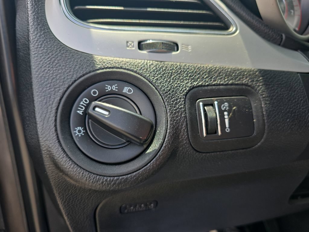 Used 2020 Dodge Journey SE w/ SE Popular Equipment Group FWD image 25