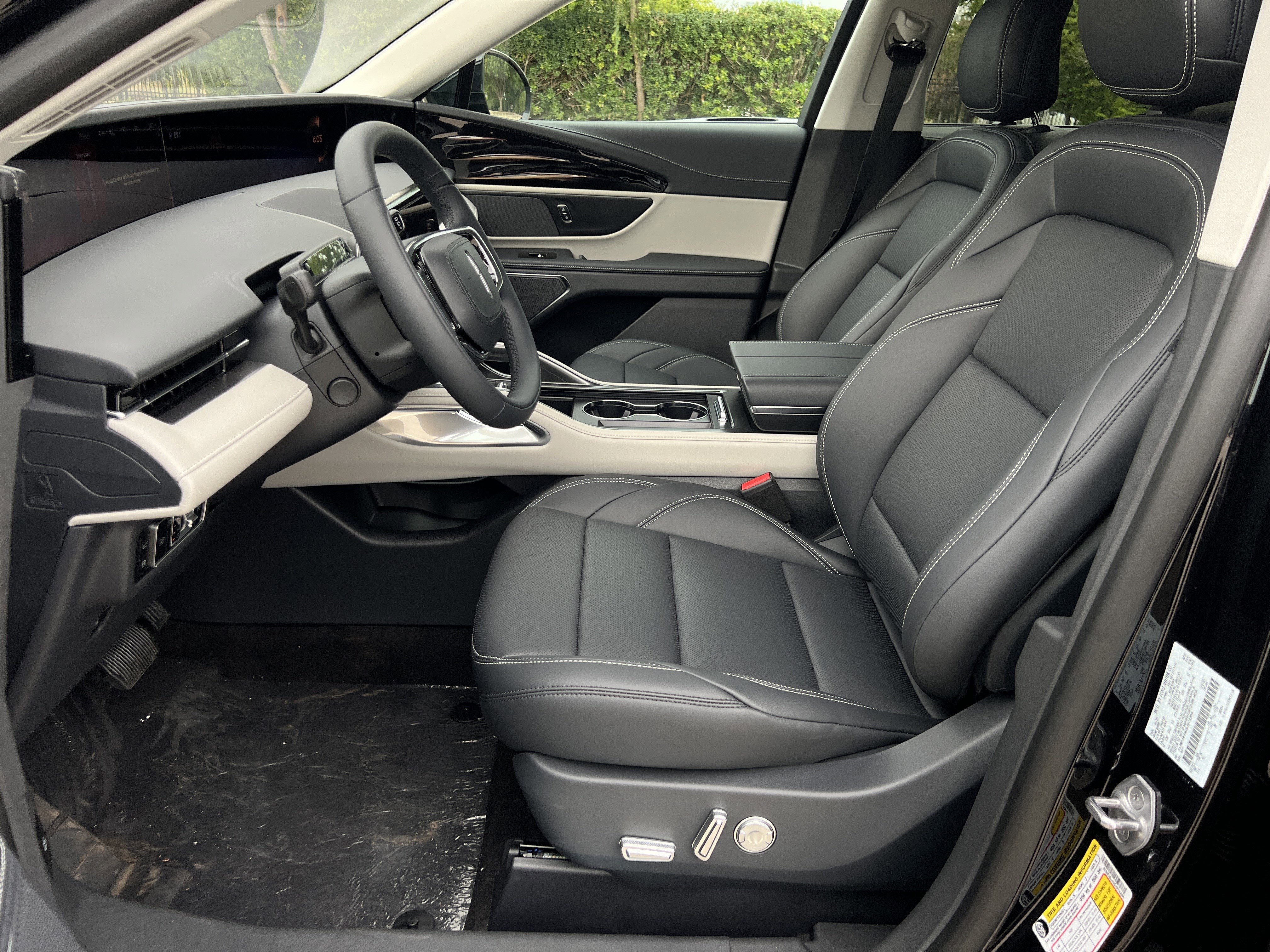 New 2025 Lincoln Nautilus Premier image 28