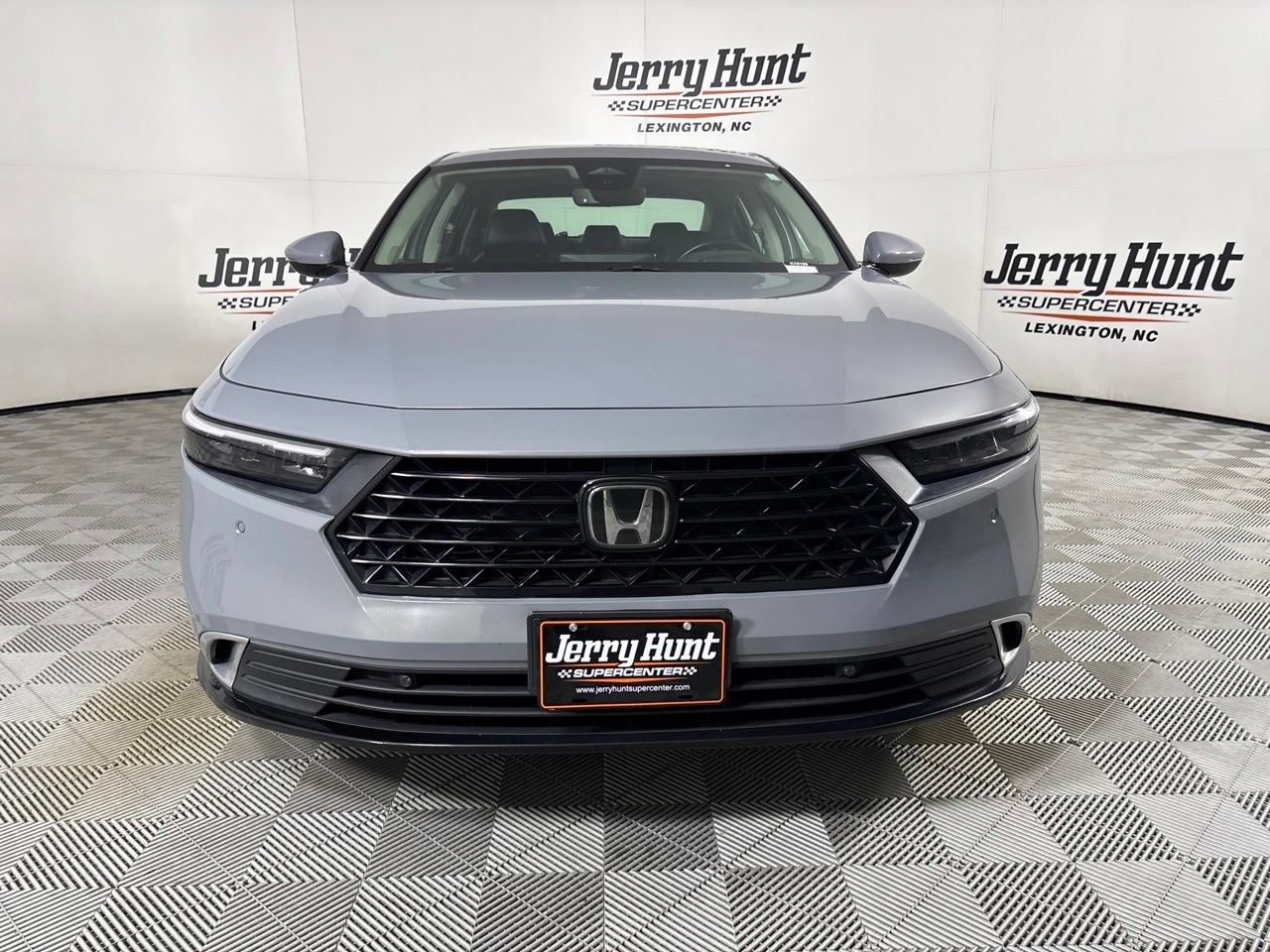 Used 2023 Honda Accord Touring image 2
