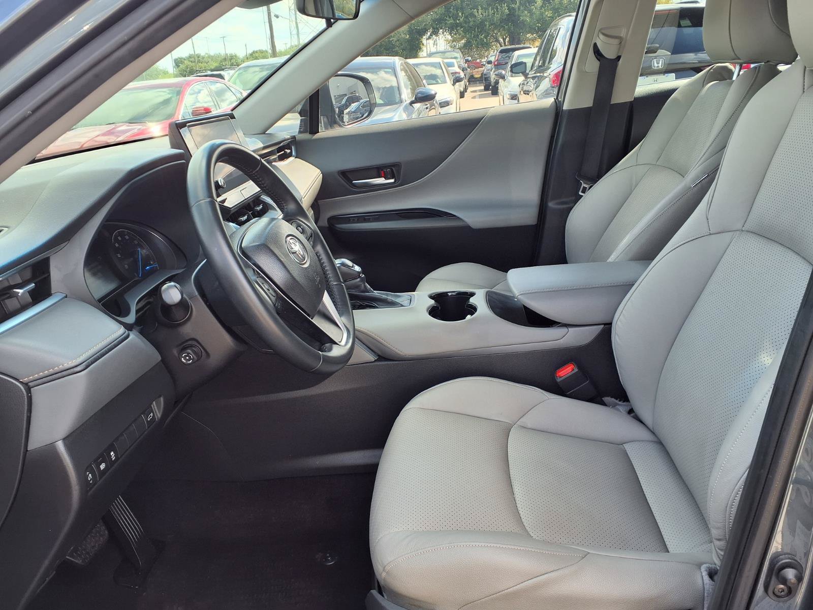 Used 2024 Toyota Venza LE AWD/4WD image 17
