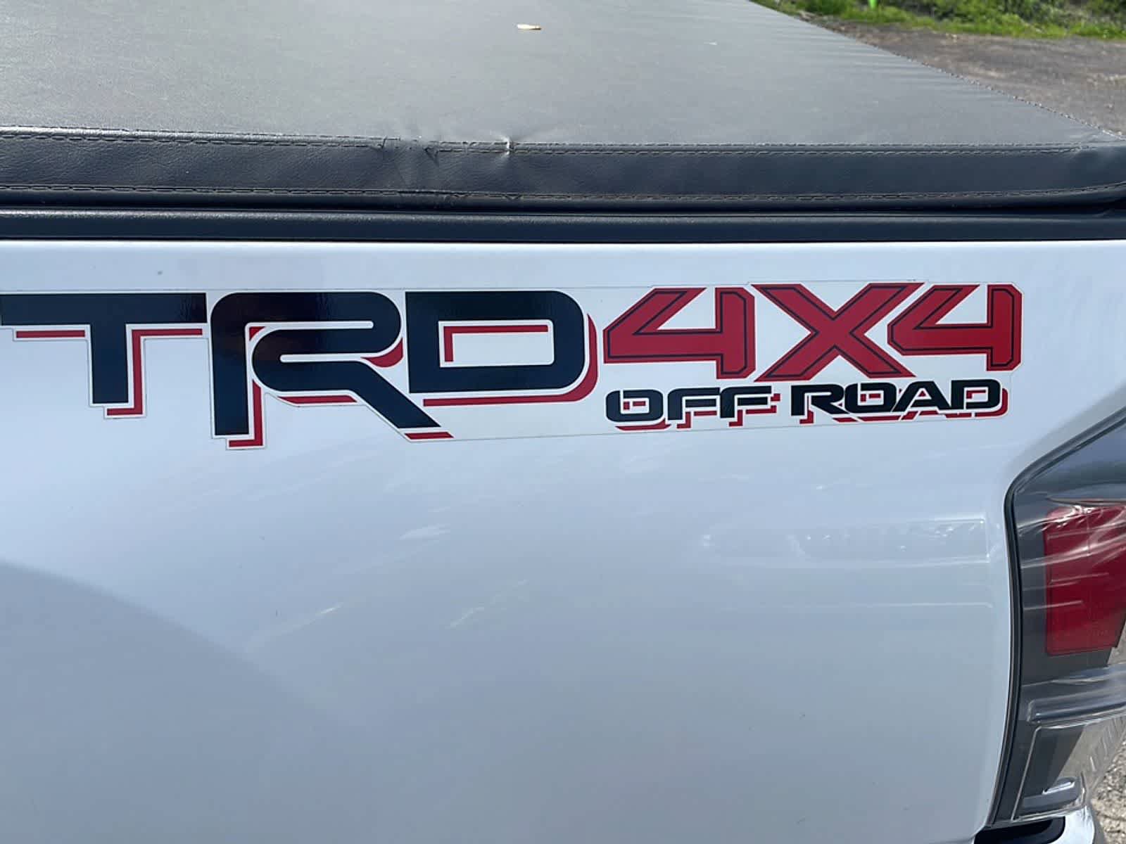 Used 2022 Toyota Tacoma TRD Off-Road AWD/4WD image 23