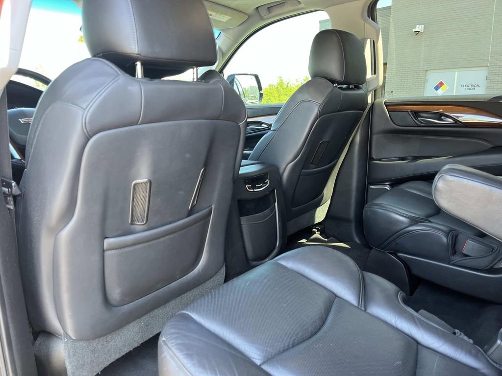 Used 2018 Cadillac Escalade Luxury AWD/4WD image 21