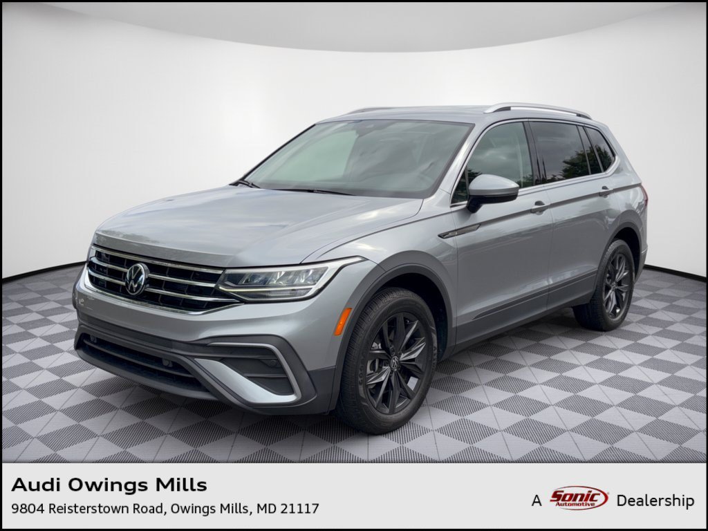 Used 2024 Volkswagen Tiguan SE FWD image 1
