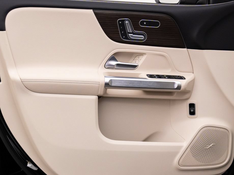 New 2026 Mercedes-Benz GLB 250 4MATIC image 14