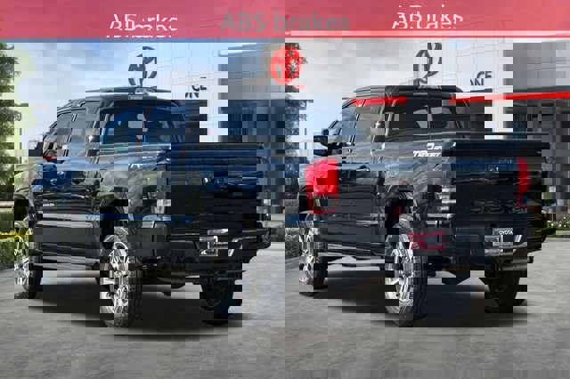 Used 2017 Toyota Tacoma TRD Sport w/ Tow Package image 7