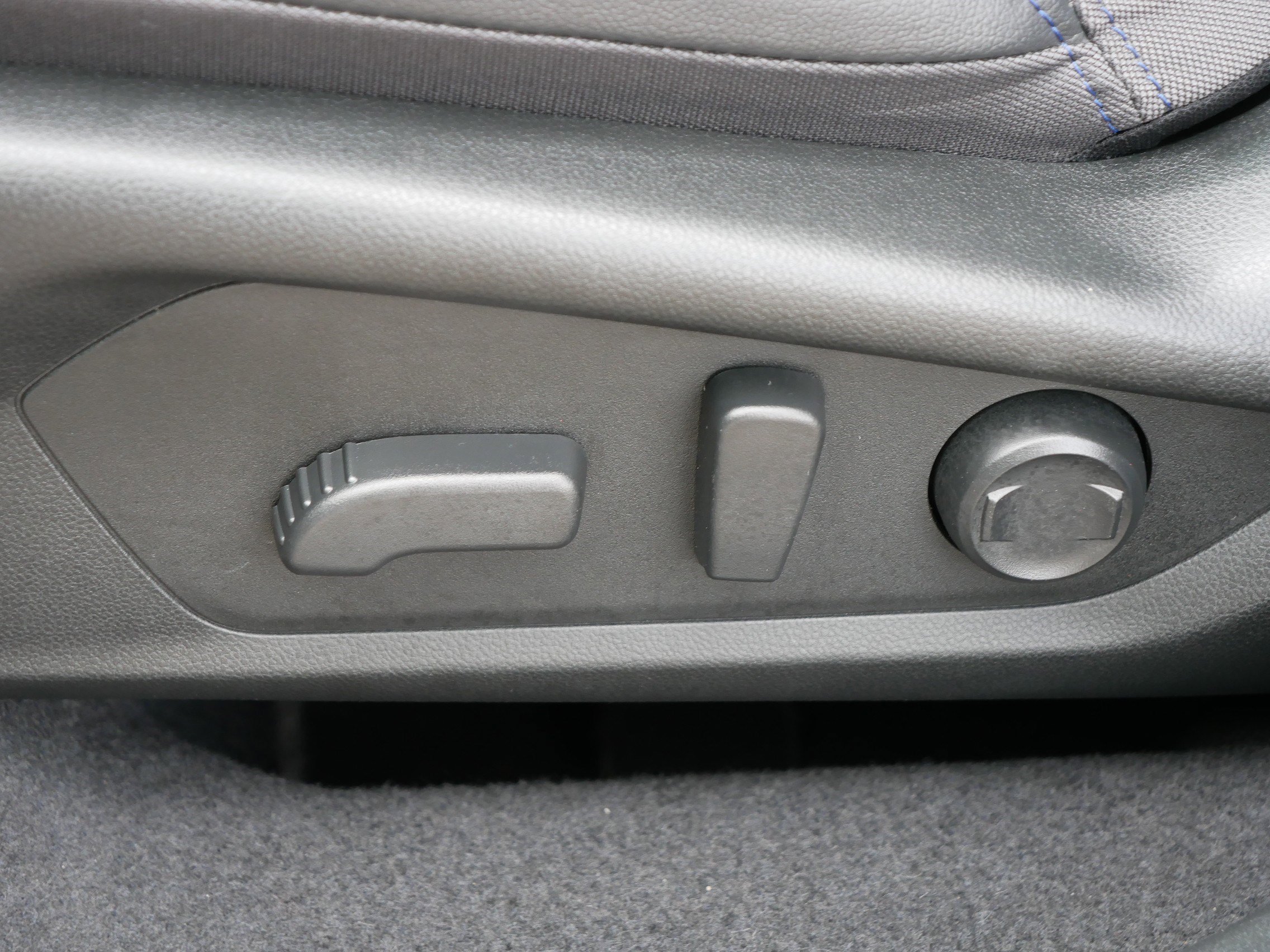 Certified 2025 Subaru Forester Premium AWD/4WD image 20