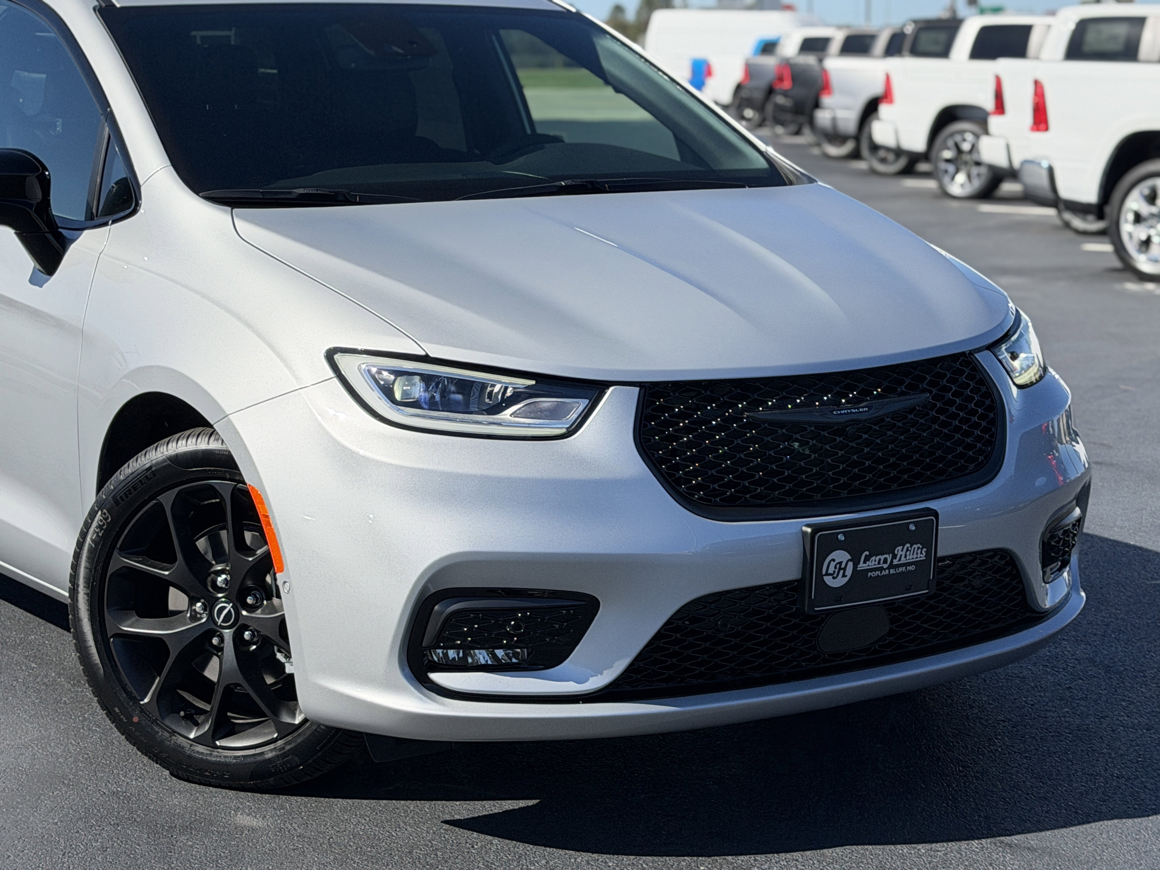 New 2026 Chrysler Pacifica Select image 5