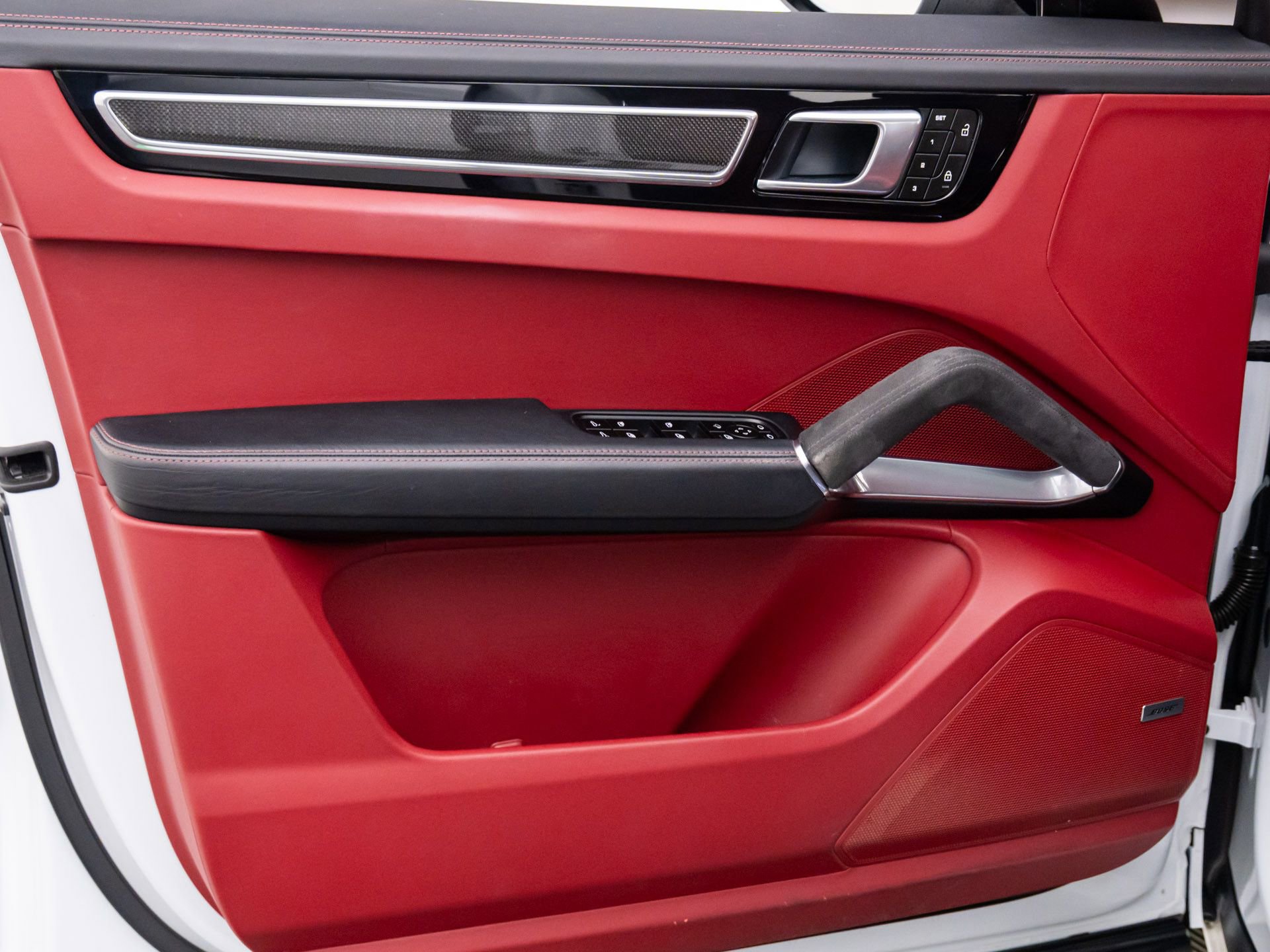 Used 2023 Porsche Cayenne Turbo image 7