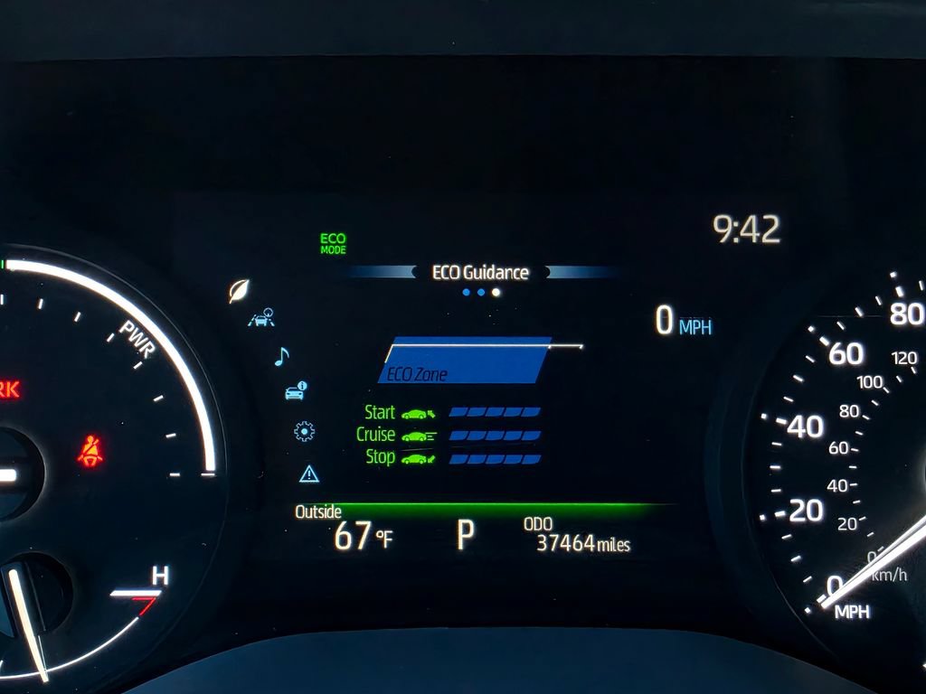 Used 2025 Toyota Sienna XLE FWD image 26