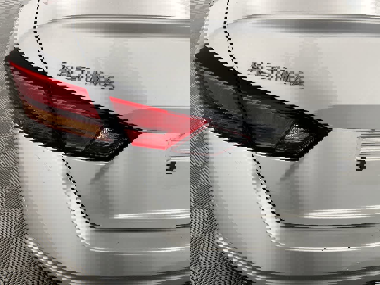 Used 2024 Nissan Altima 2.5 SV image 11