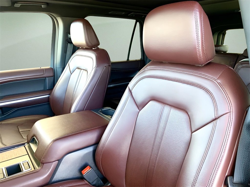 Used 2024 Ford Expedition Limited image 16