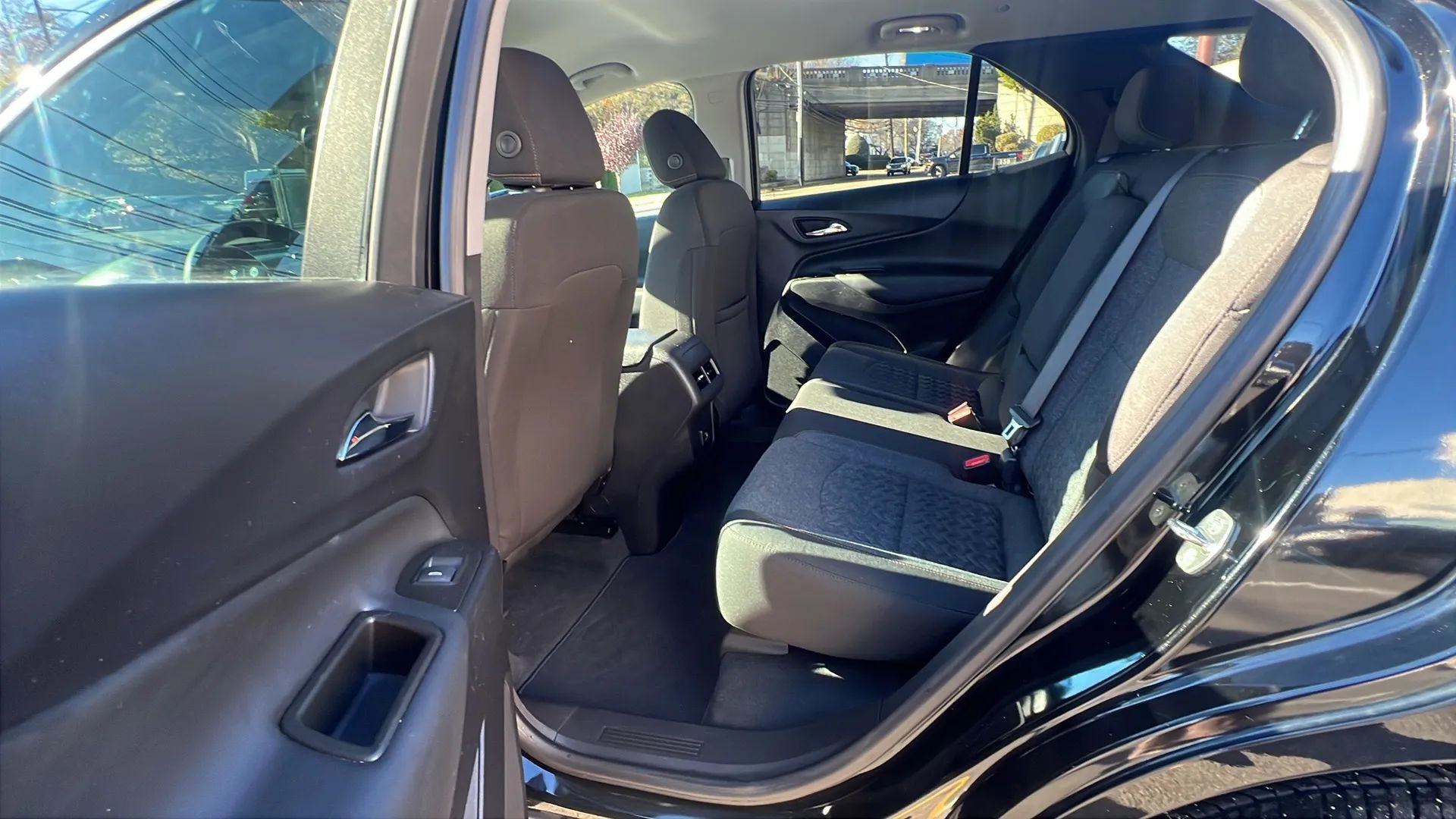 Used 2023 Chevrolet Equinox LT w/ Driver Convenience Package image 28