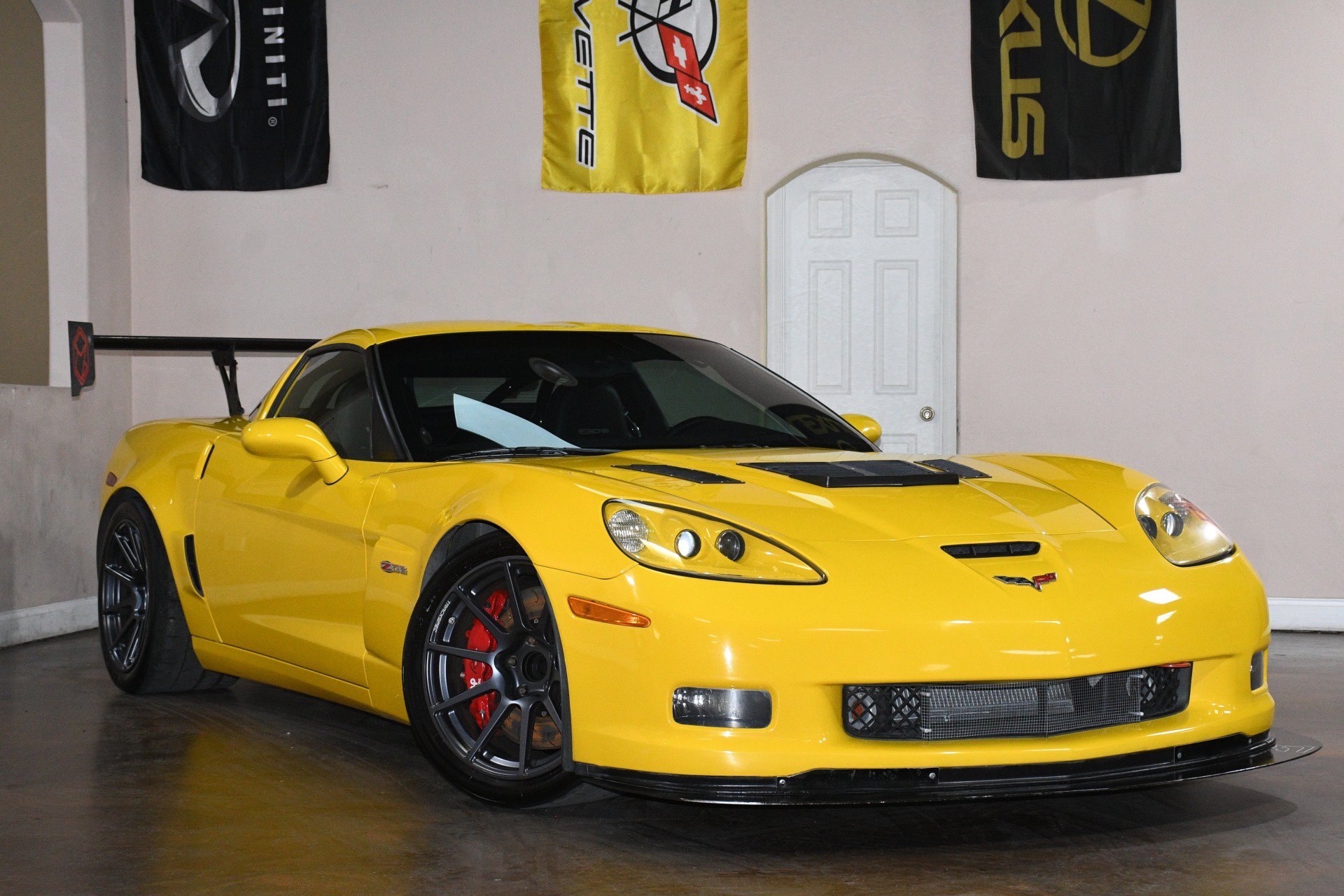 Used 2009 Chevrolet Corvette Z06 w/ Preferred Equipment Group RWD image 3