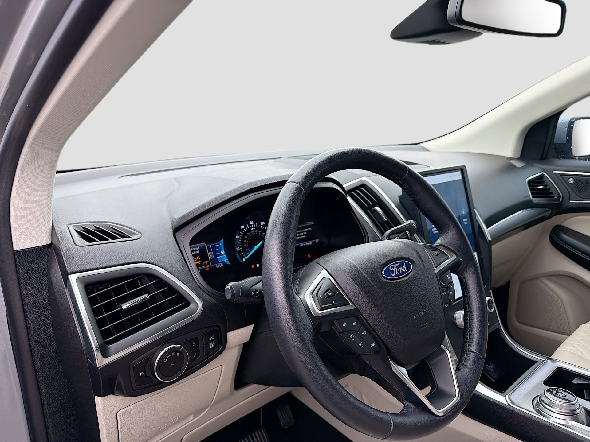 Used 2023 Ford Edge Titanium AWD/4WD image 11