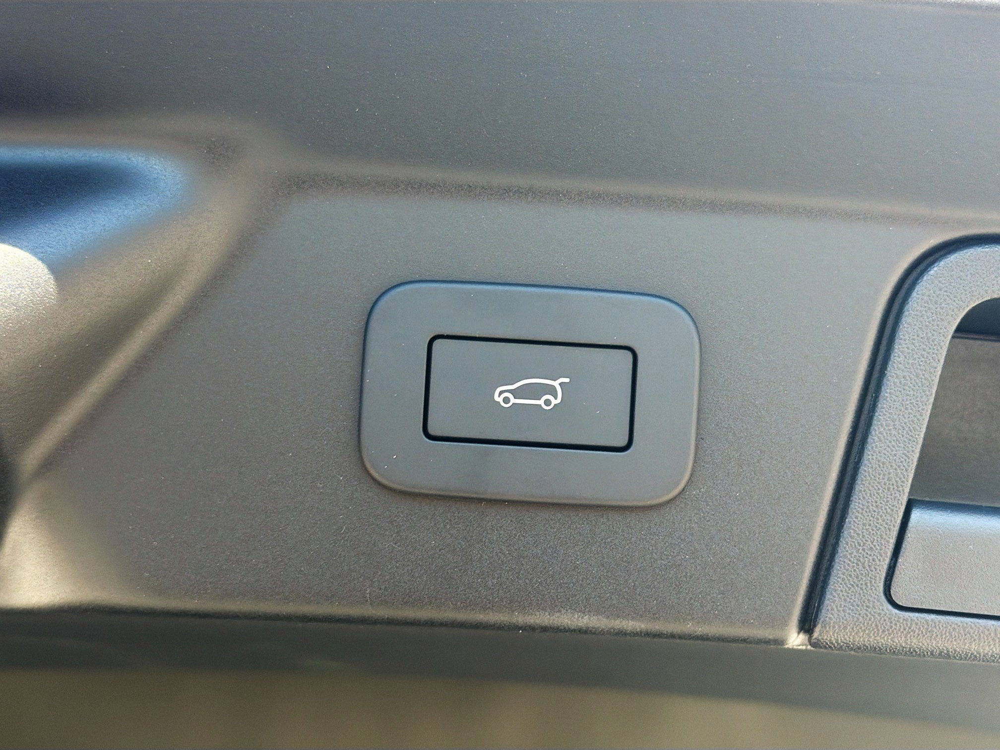 New 2026 Land Rover Range Rover Velar Dynamic SE image 13