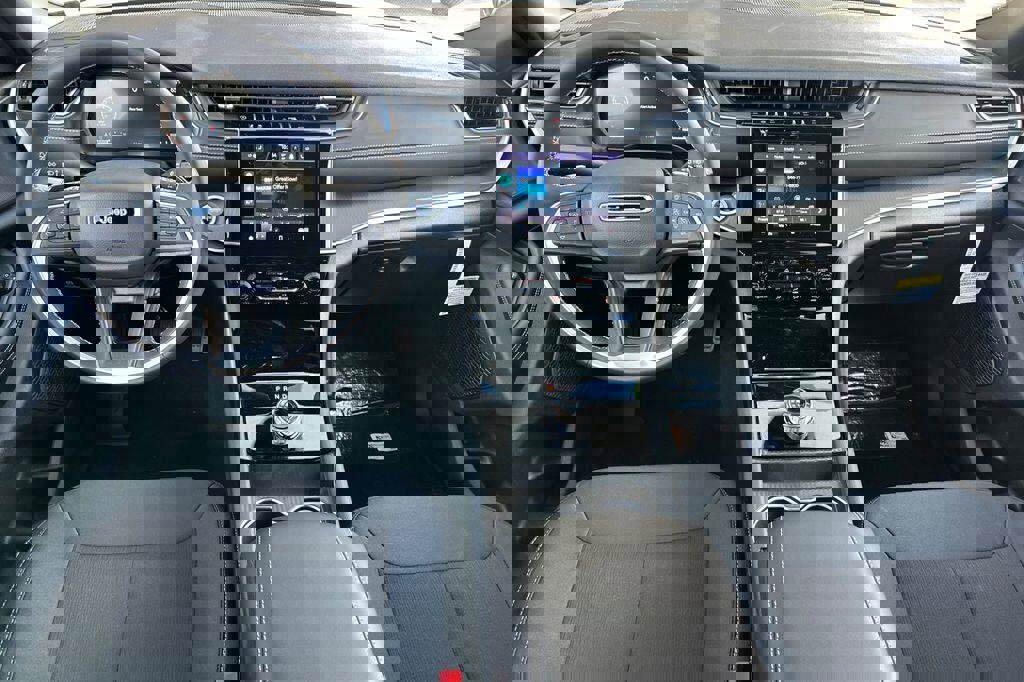 New 2025 Jeep Grand Cherokee Laredo X w/ Luxury Tech Group I image 13