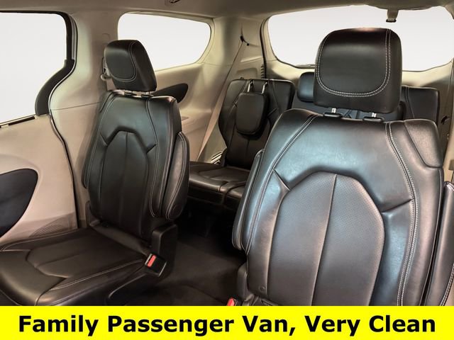 Used 2024 Chrysler Pacifica Touring-L FWD image 6