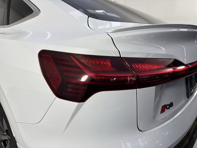 Used 2024 Audi Q8 e-tron Premium Plus image 30