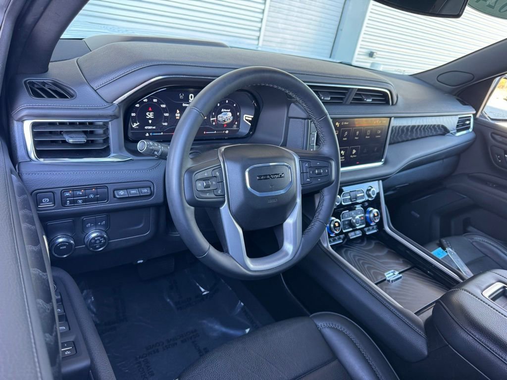Used 2024 GMC Yukon XL Denali image 3