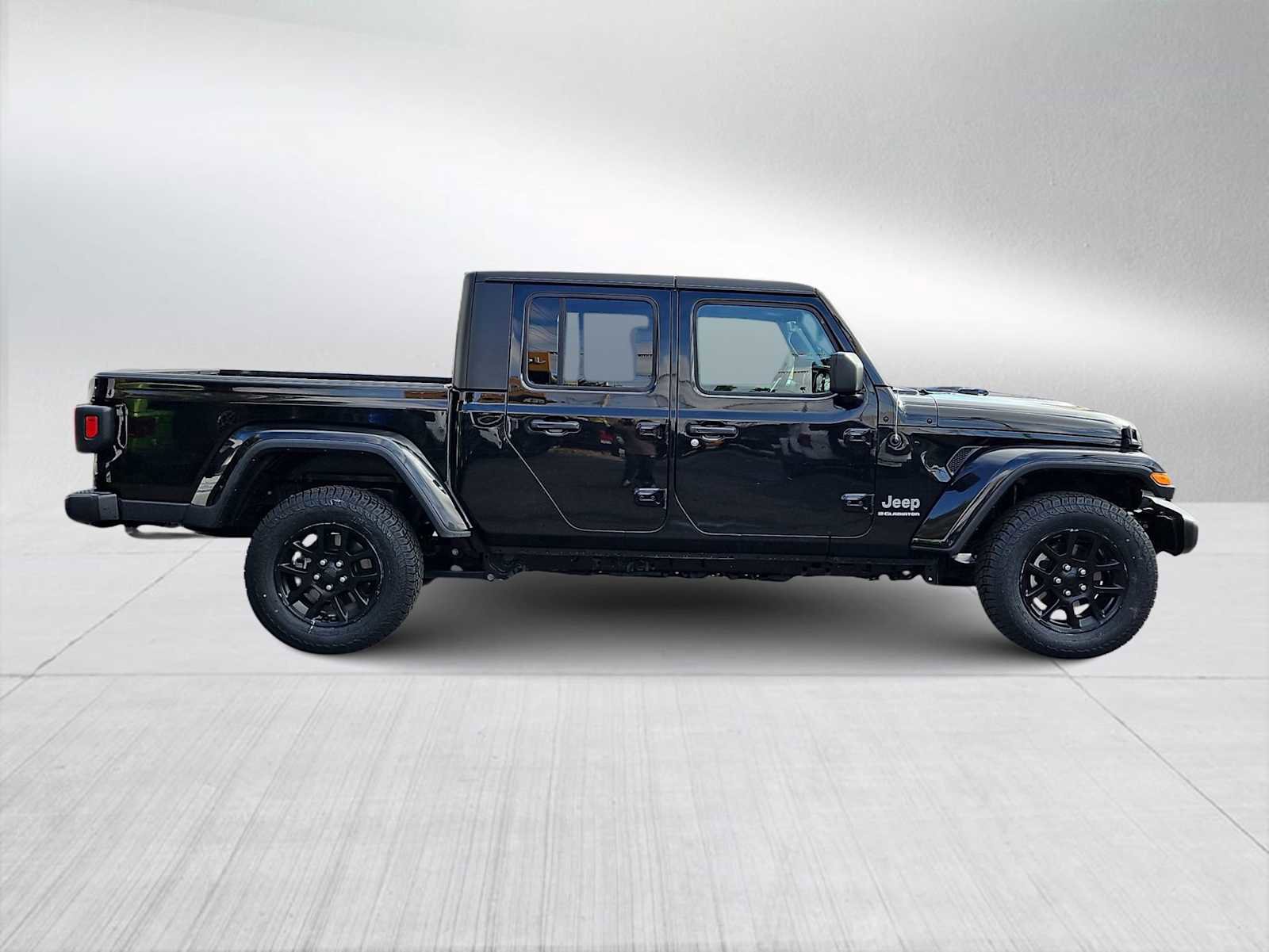Used 2023 Jeep Gladiator Overland image 9