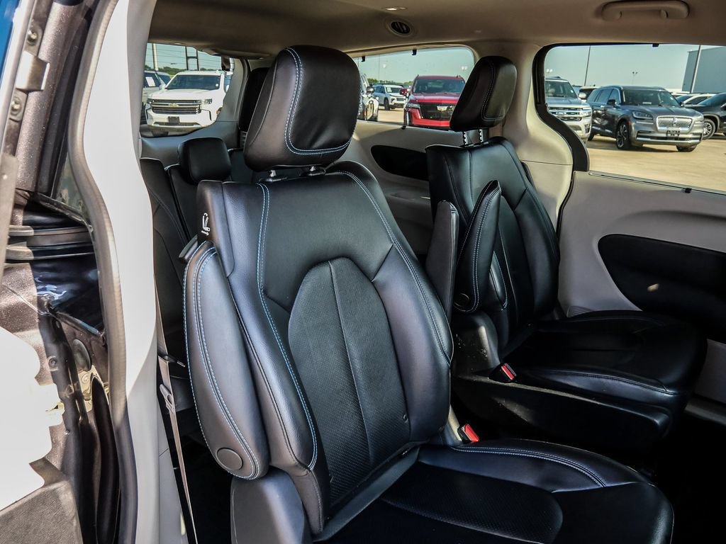 Used 2021 Chrysler Pacifica Touring-L FWD image 23