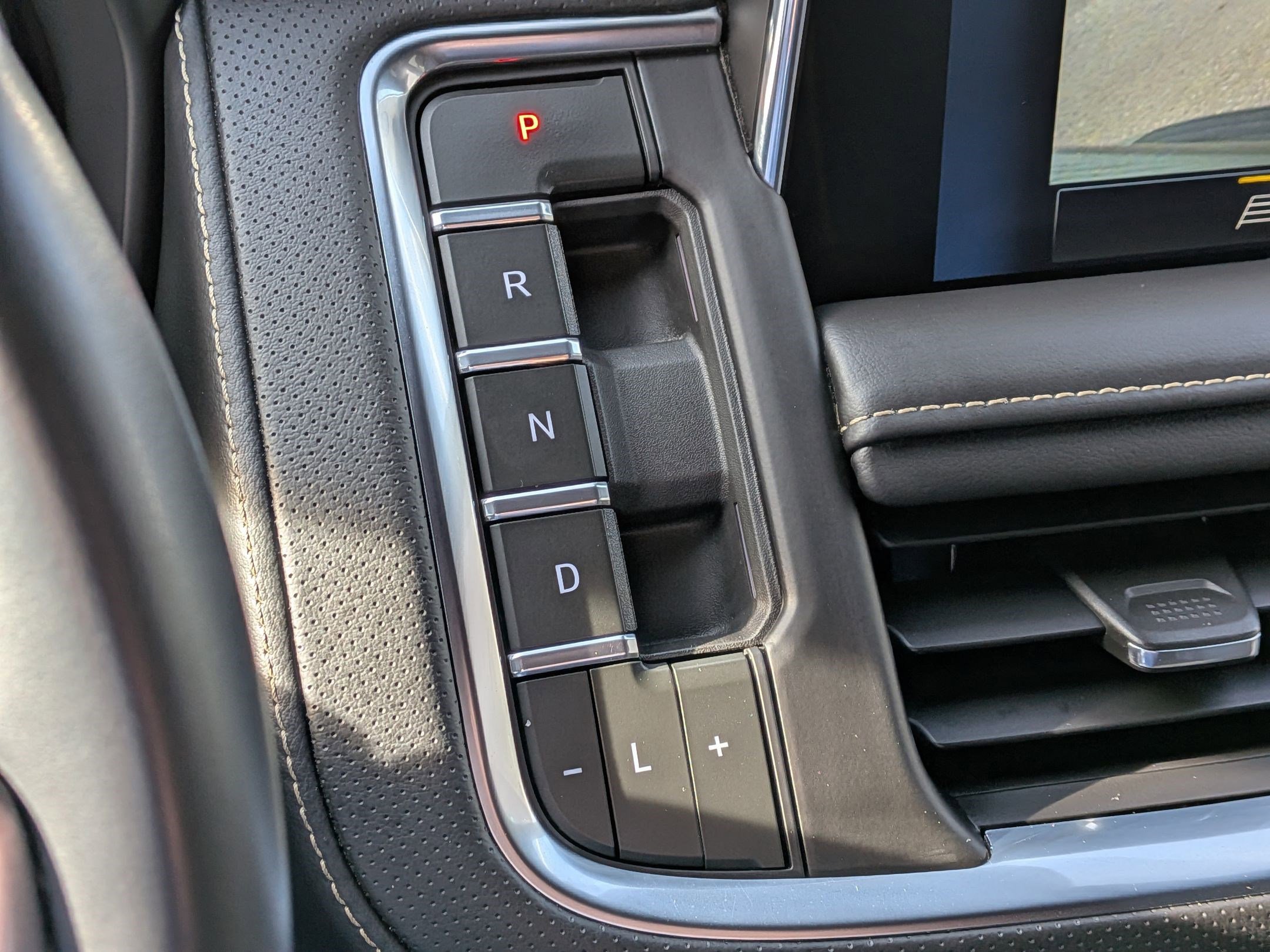 Used 2023 Chevrolet Suburban Premier image 23