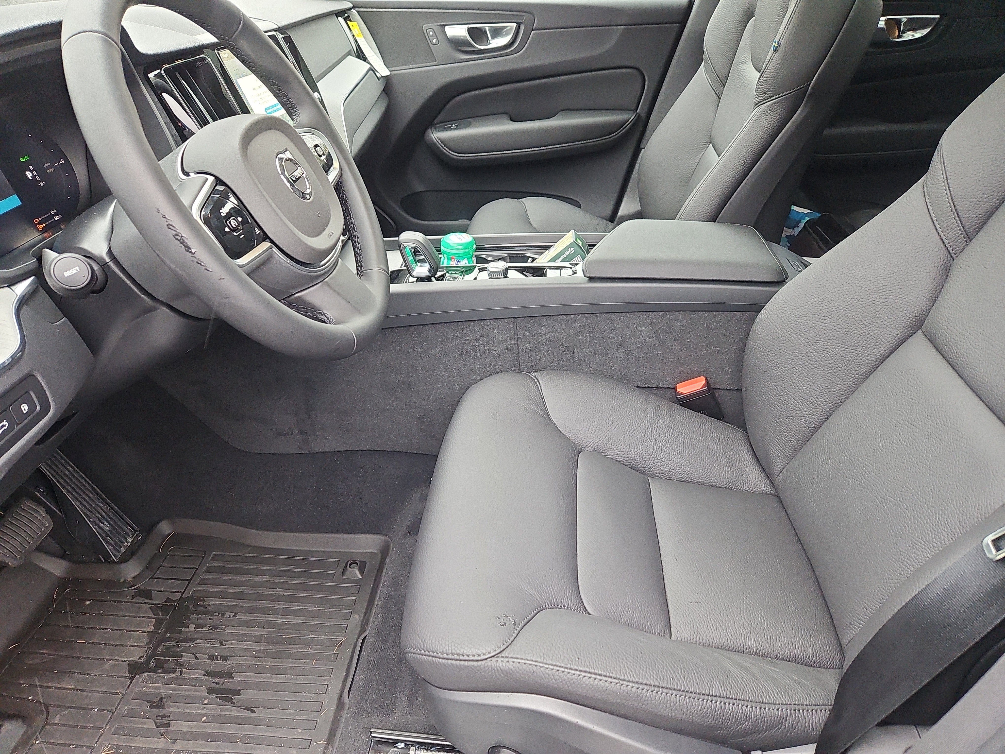 Used 2025 Volvo XC60 T8 Plus w/ Climate Package image 31