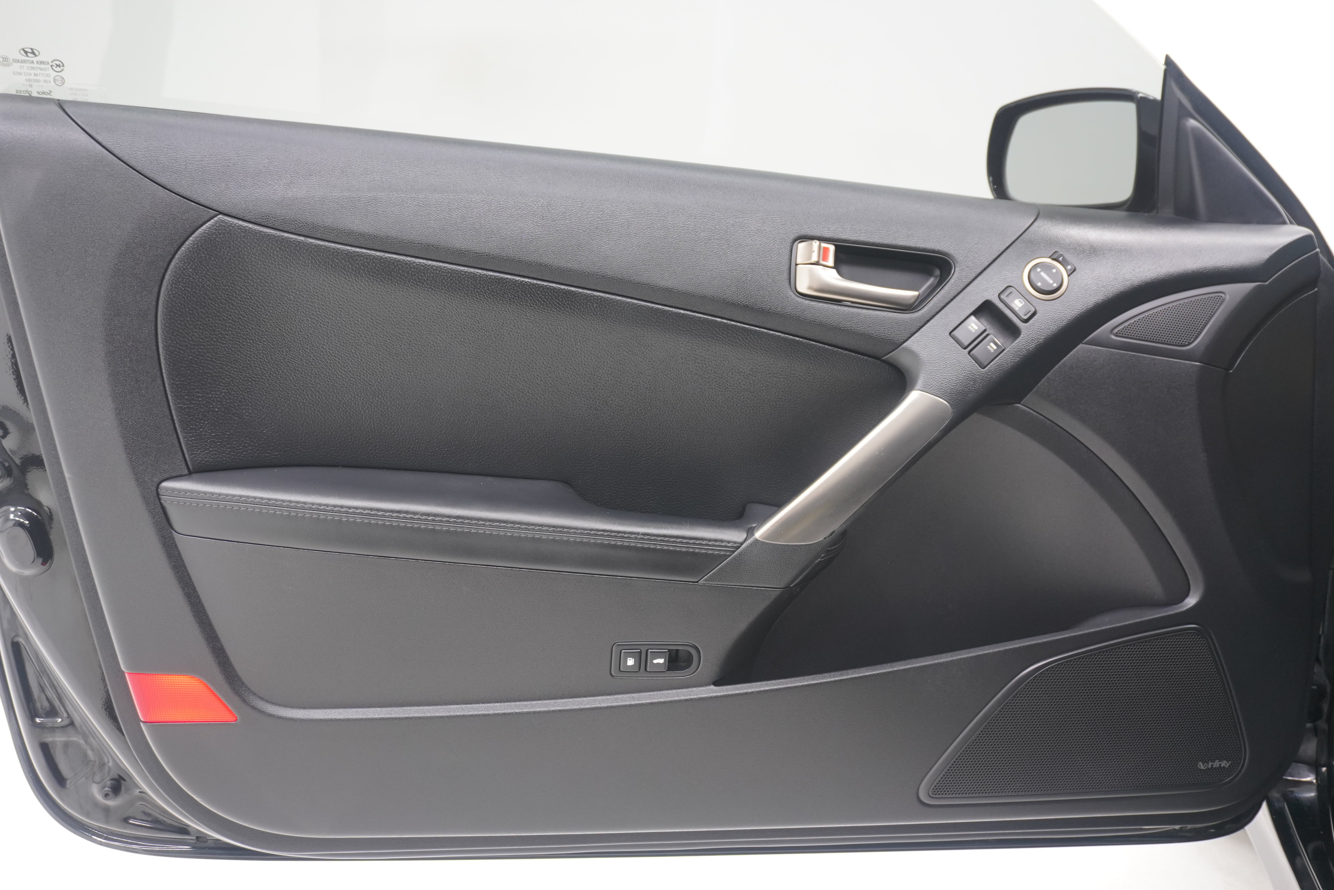 Used 2013 Hyundai Genesis 3.8 RWD image 8