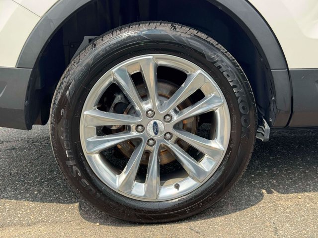 Used 2019 Ford Explorer XLT w/ Equipment Group 202A AWD/4WD image 9