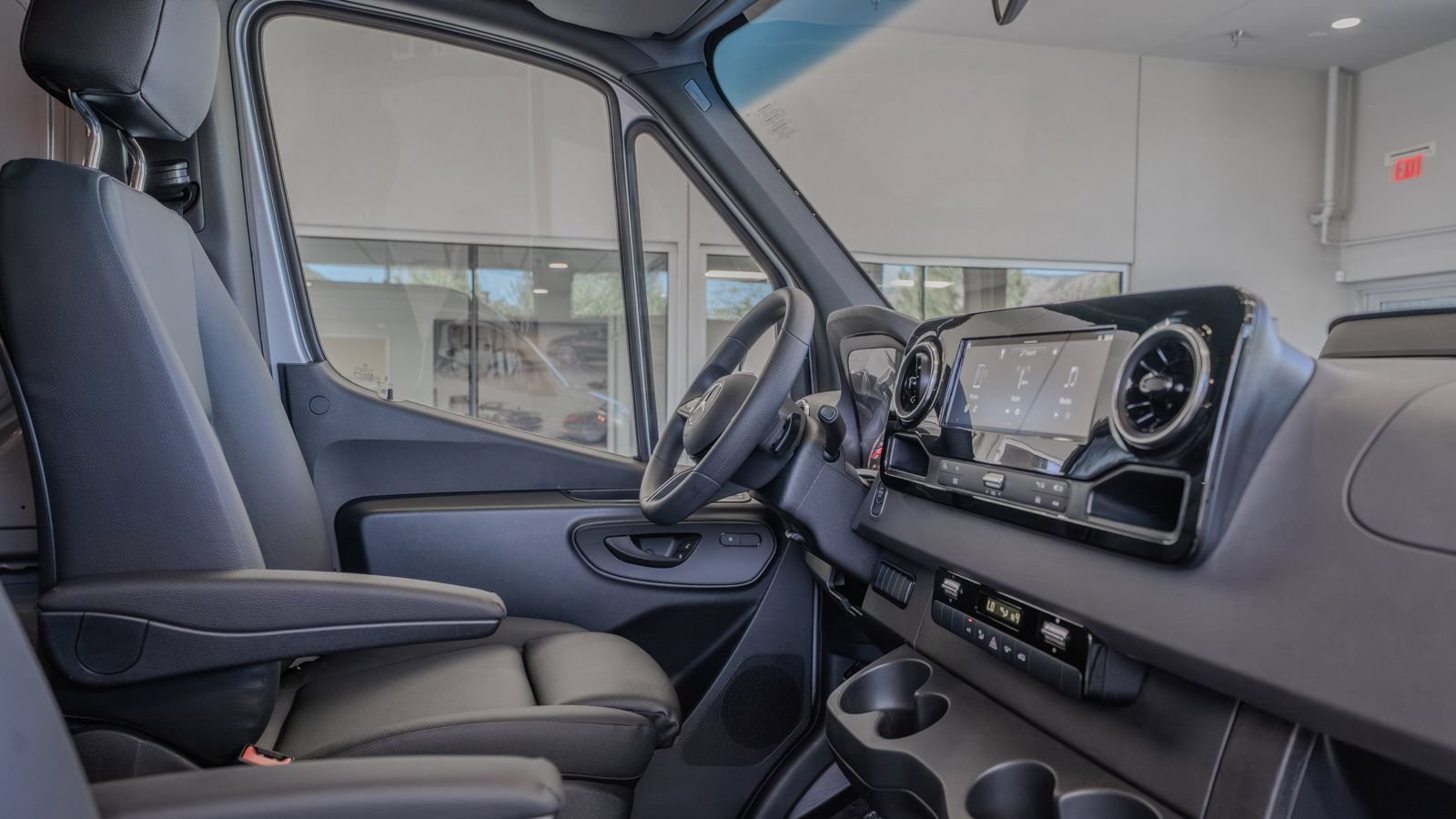Used 2025 Mercedes-Benz Sprinter 2500 image 18