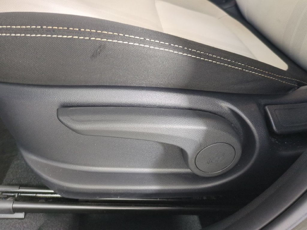 Used 2025 Hyundai Venue SEL FWD image 27