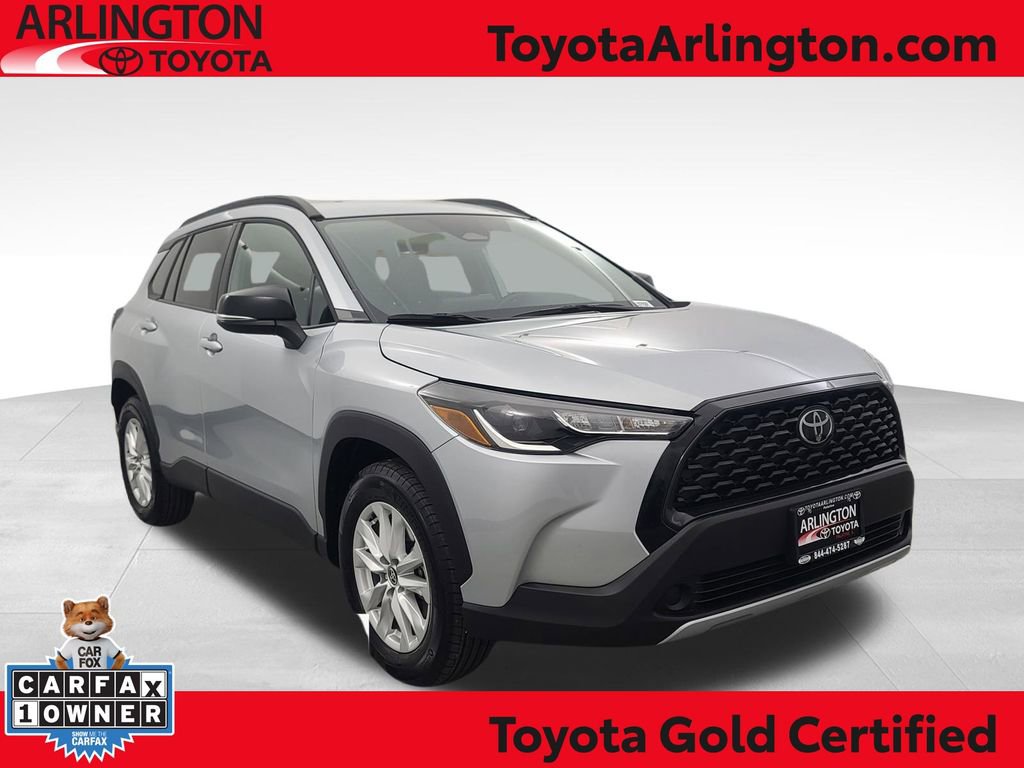 Used 2025 Toyota Corolla Cross LE image 1