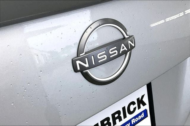 Used 2024 Nissan Versa SR FWD image 31