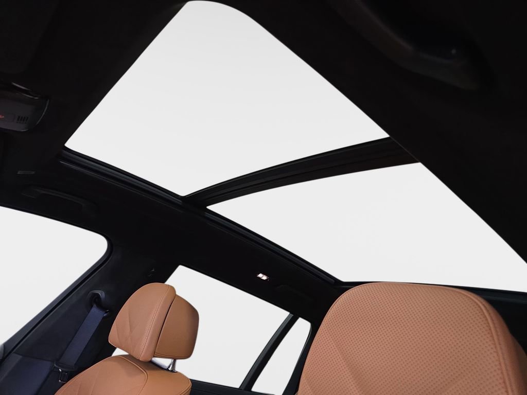 Used 2026 BMW X7 xDrive40i w/ Premium Package image 29