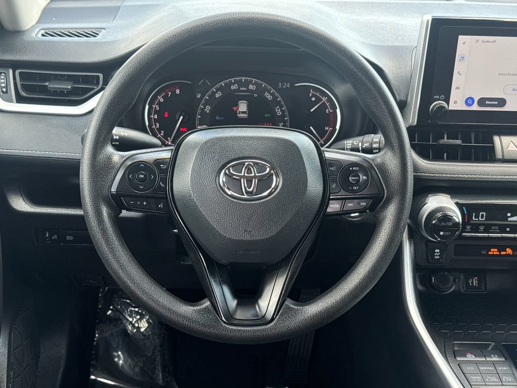 Used 2025 Toyota RAV4 XLE AWD/4WD image 13