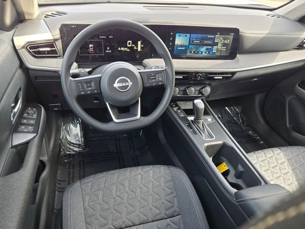 Used 2025 Nissan Kicks SV AWD/4WD image 15
