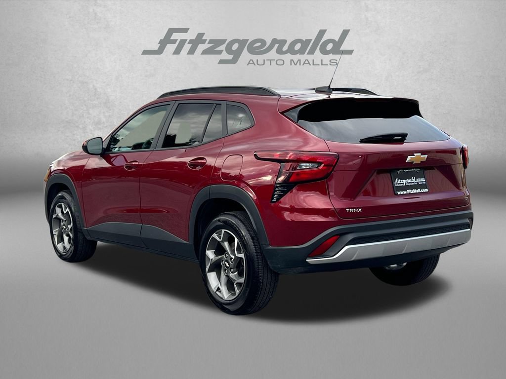 Used 2025 Chevrolet Trax LT FWD image 9