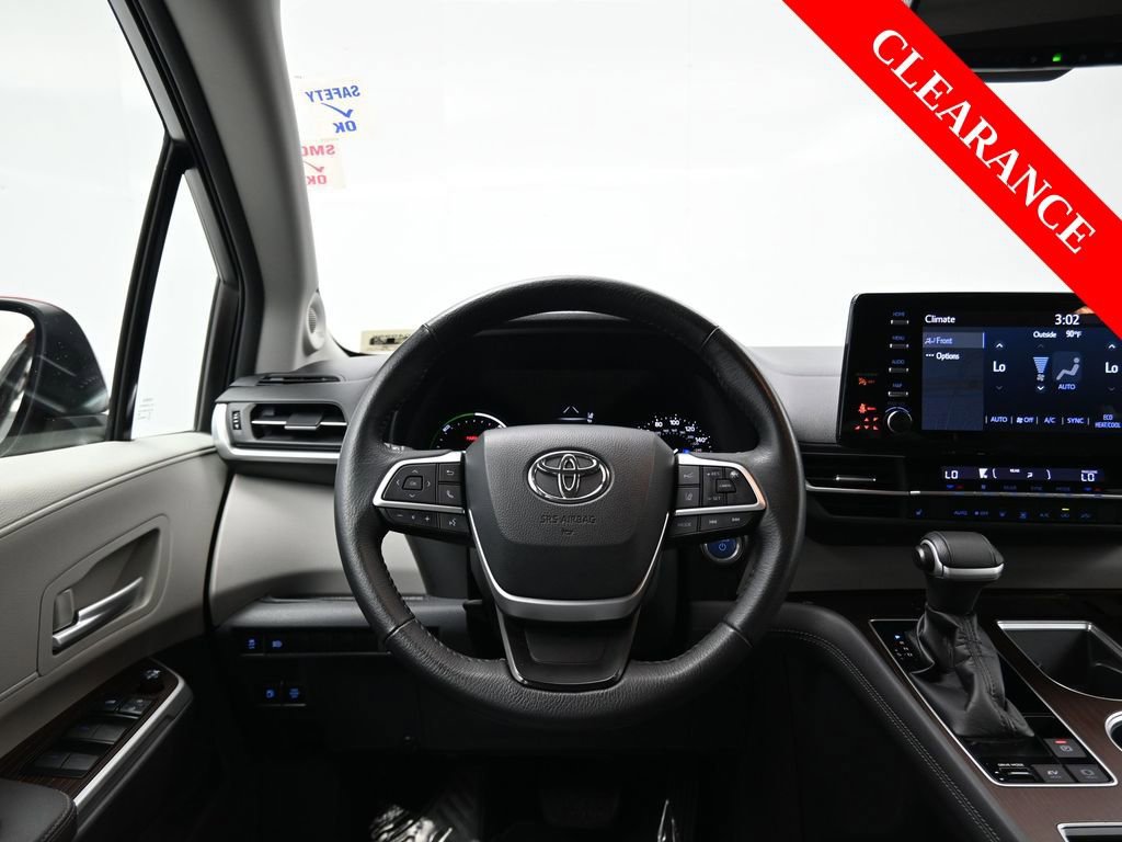 Used 2022 Toyota Sienna XLE image 34