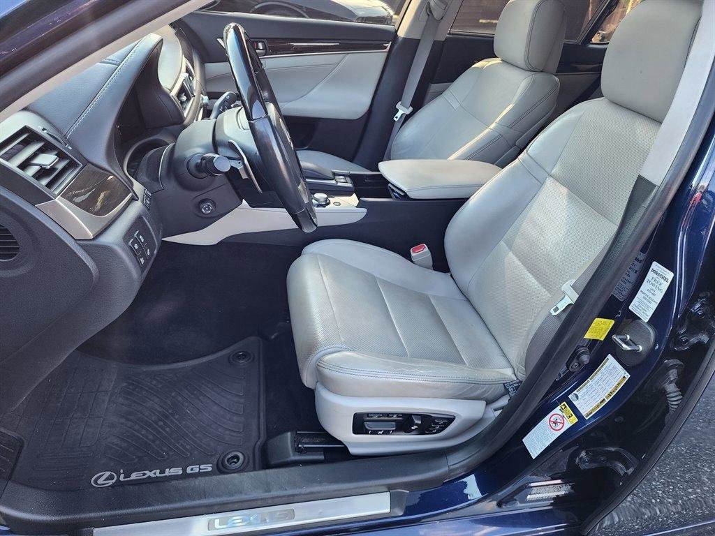 Used 2013 Lexus GS 350 AWD w/ Luxury Pkg w/Cold Weather Pkg image 18