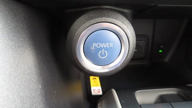 Used 2022 Toyota Venza LE image 19