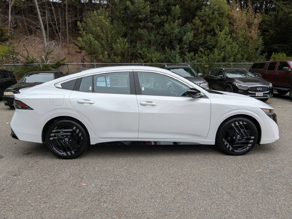 New 2027 Nissan Sentra SR w/ SR Premium Package FWD image 4