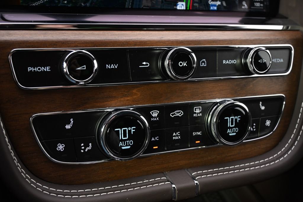 Used 2023 Bentley Bentayga image 35