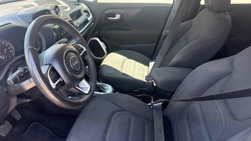 Used 2019 Jeep Renegade Latitude w/ Popular Equipment Group AWD/4WD image 9