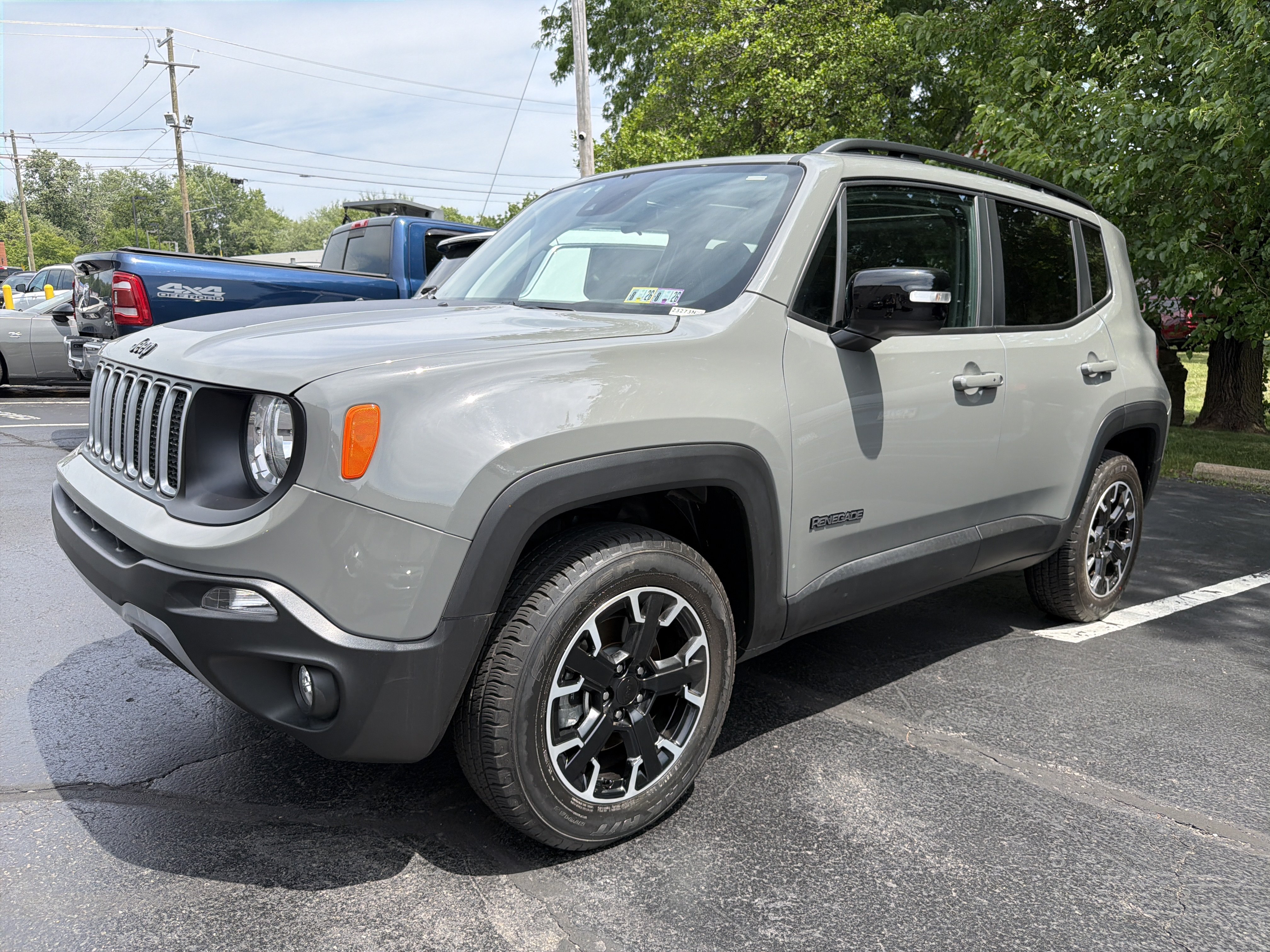 Certified 2023 Jeep Renegade Latitude w/ Sun/Sound Group AWD/4WD image 3