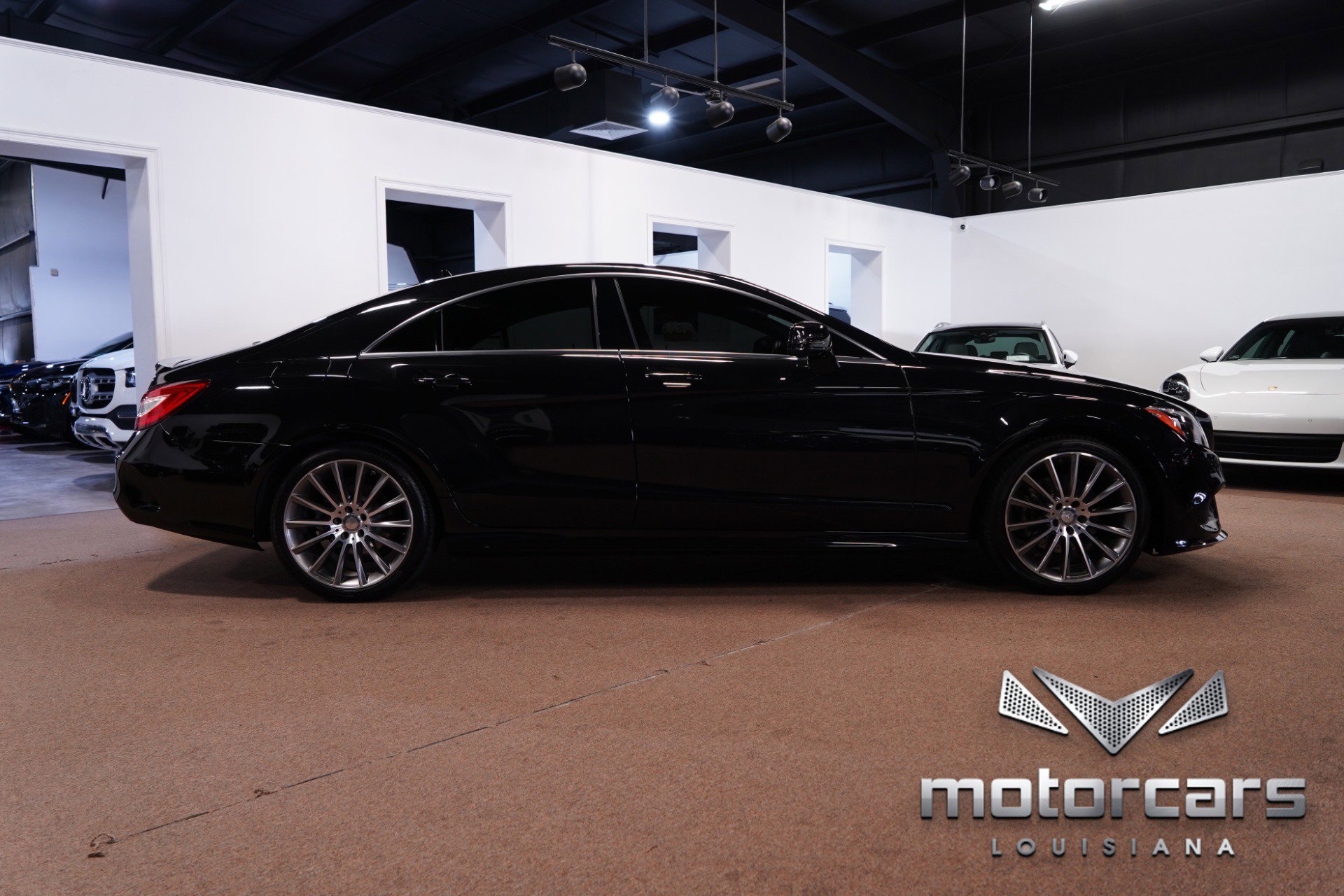 Used 2016 Mercedes-Benz CLS 400 4MATIC w/ Premium 2 Package image 8