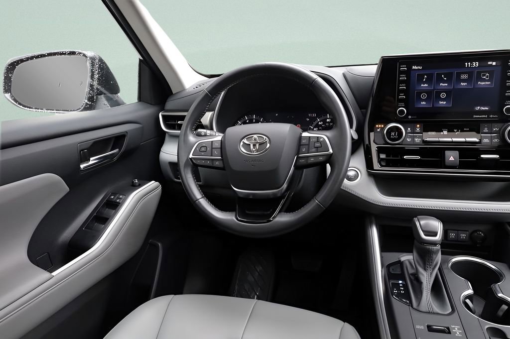 Used 2021 Toyota Highlander XLE image 34