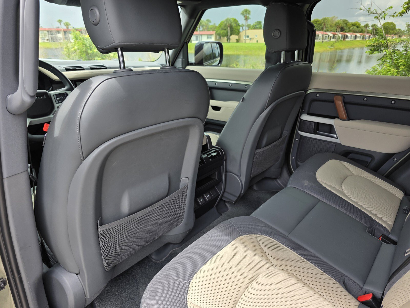 Certified 2023 Land Rover Defender 110 X-Dynamic SE AWD/4WD image 15