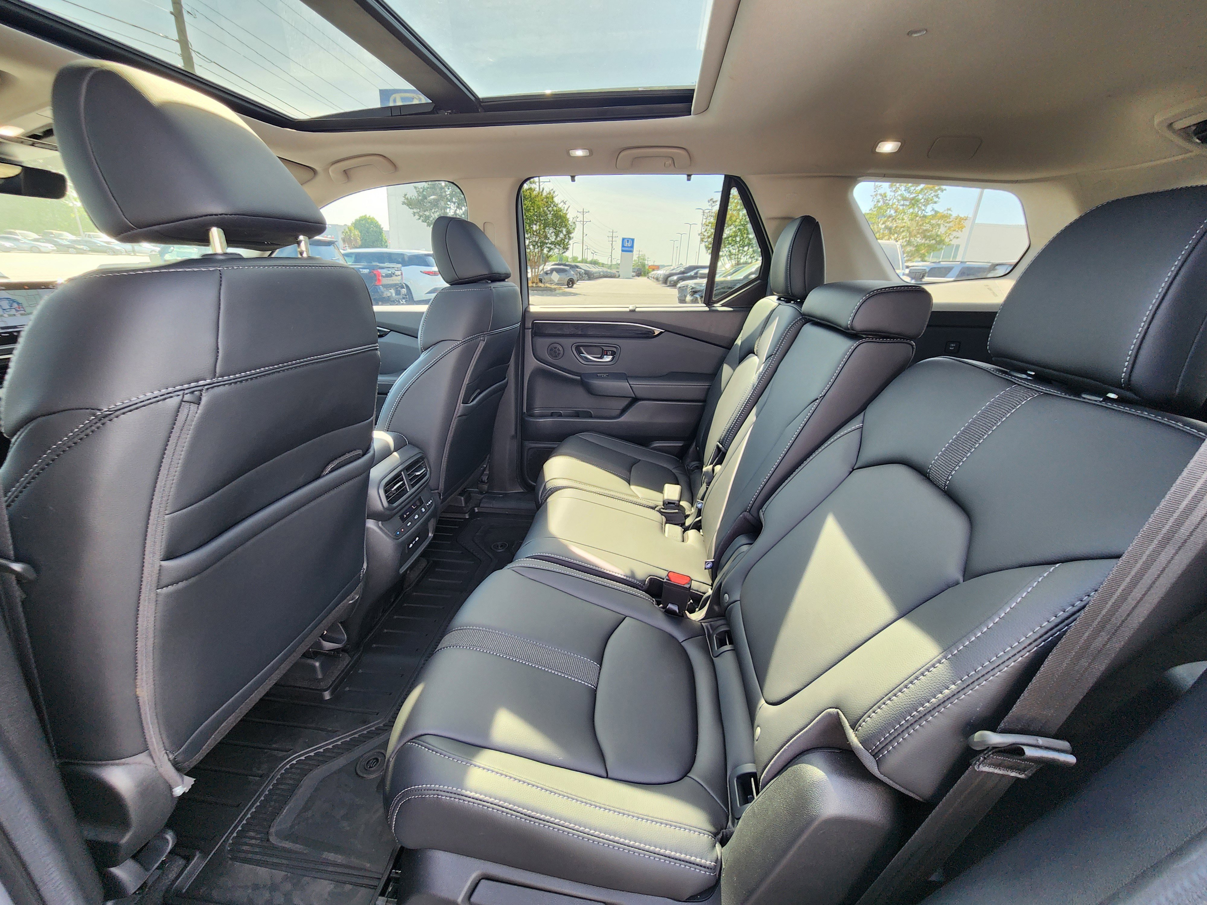 Certified 2025 Honda Pilot Touring image 16