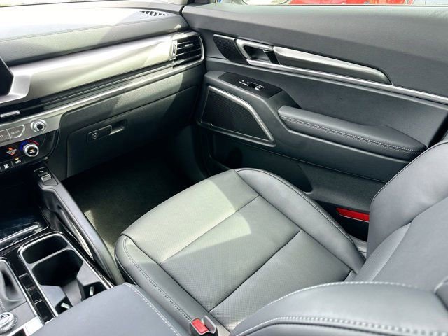 Used 2024 Kia Telluride S image 14
