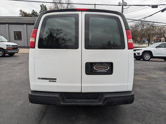 Used 2013 Chevrolet Express 1500 RWD image 4